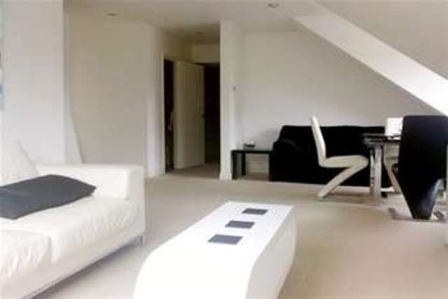  Image of 2 bedroom Flat to rent in Kings Avenue Parkstone Poole BH14 at Poole, BH14 9QQ