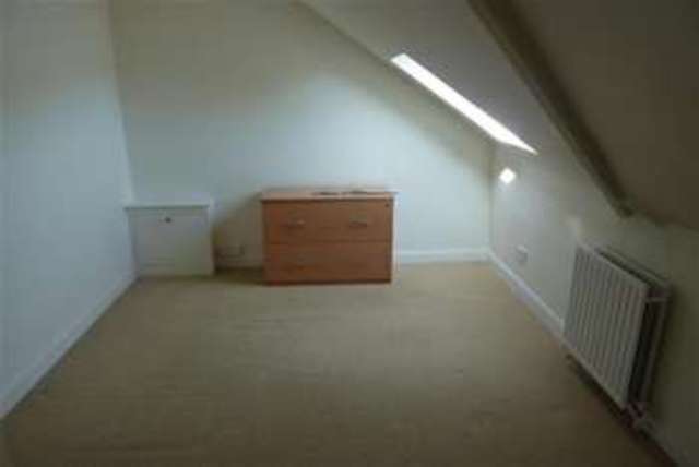  Image of 2 bedroom Flat to rent in Kings Avenue Parkstone Poole BH14 at Poole, BH14 9QQ