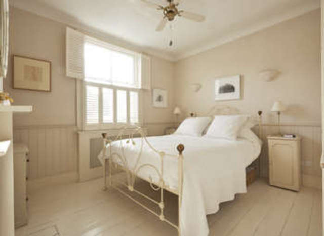 Image of 3 bedroom Semi-Detached house to rent in Kings Road Kingston upon Thames KT2 at Surrey  Kingston Upon Thames, KT2 5JH