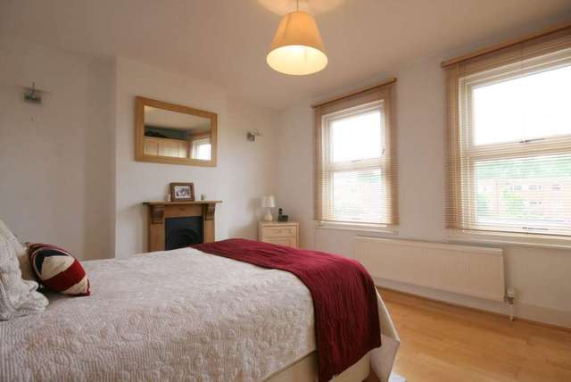  Image of 3 bedroom Semi-Detached house to rent in Kingsland Road Hemel Hempstead HP1 at Kingsland Road Boxmoor Hemel Hempstead, HP1 1QD