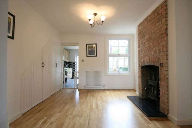  Image of 3 bedroom Semi-Detached house to rent in Kingsland Road Hemel Hempstead HP1 at Kingsland Road Boxmoor Hemel Hempstead, HP1 1QD