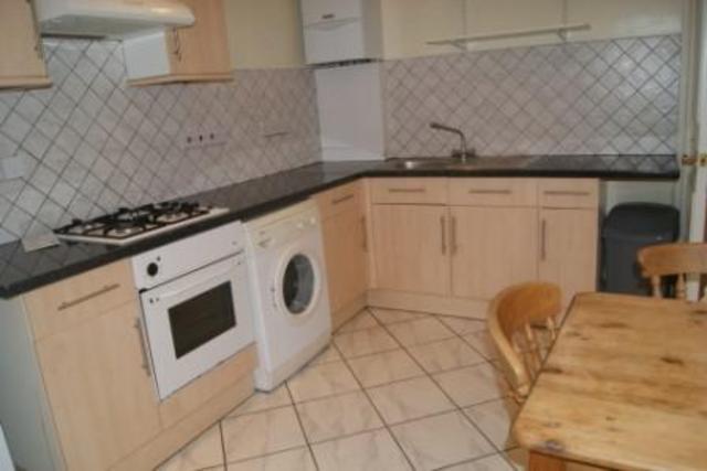  Image of 2 bedroom Flat to rent in Kingwood Road London SW6 at London, SW6 6SP