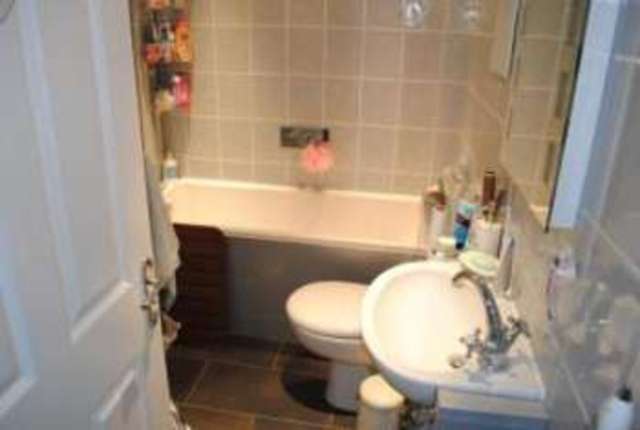 Image of 1 bedroom Maisonette for sale in Queens Road Knaphill Woking GU21 at Knaphill Woking Knaphill, GU21 2DX