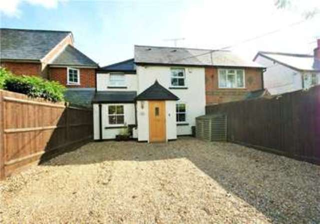  Image of 3 bedroom Semi-Detached house to rent in Langley Common Road Barkham Wokingham RG40 at Barkham Wokingham Finchampstead, RG40 4TU