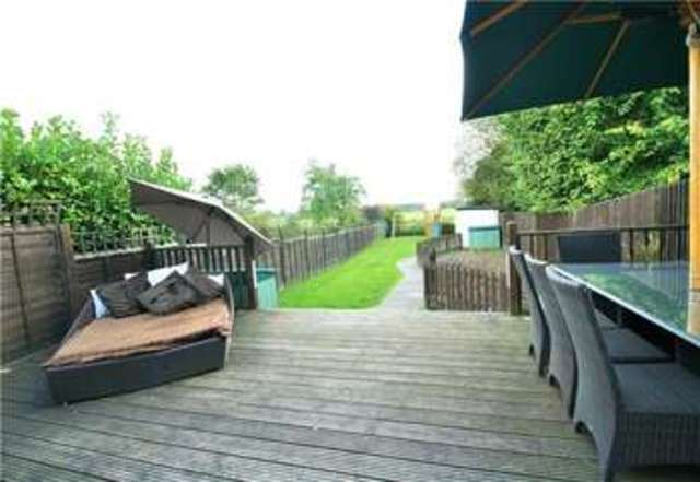  Image of 3 bedroom Semi-Detached house to rent in Langley Common Road Barkham Wokingham RG40 at Barkham Wokingham Finchampstead, RG40 4TU