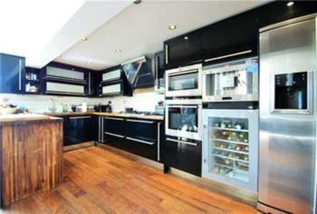 Image of 3 bedroom Semi-Detached house to rent in Langley Common Road Barkham Wokingham RG40 at Barkham Wokingham Finchampstead, RG40 4TU