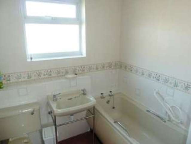  Image of 1 bedroom Flat for sale in Larks Meade Earley Reading RG6 at Larks Meade  Reading, RG6 5TA