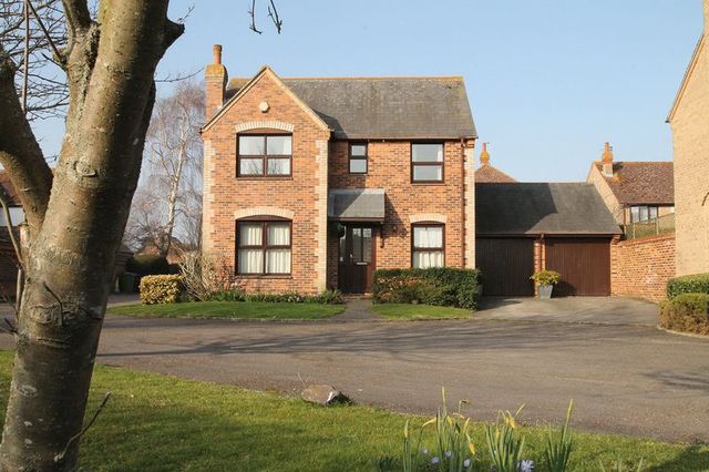  Image of 4 bedroom Detached house for sale in Mcmullan Close Wallingford OX10 at Mcmullan Close  Wallingford, OX10 0LQ