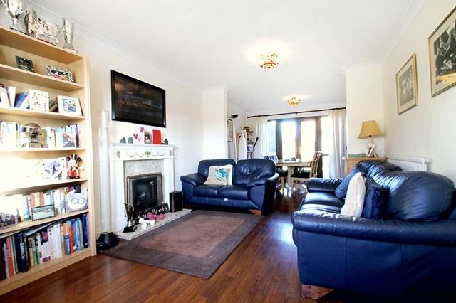  Image of 4 bedroom Detached house for sale in Mcmullan Close Wallingford OX10 at Mcmullan Close  Wallingford, OX10 0LQ