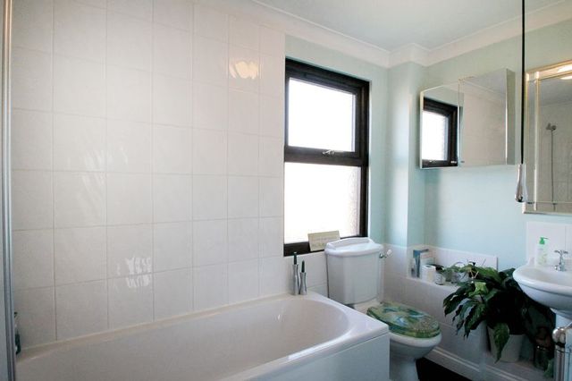  Image of 4 bedroom Detached house for sale in Mcmullan Close Wallingford OX10 at Mcmullan Close  Wallingford, OX10 0LQ