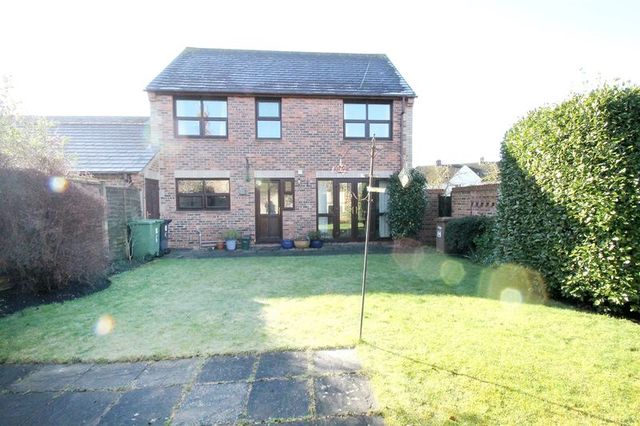  Image of 4 bedroom Detached house for sale in Mcmullan Close Wallingford OX10 at Mcmullan Close  Wallingford, OX10 0LQ