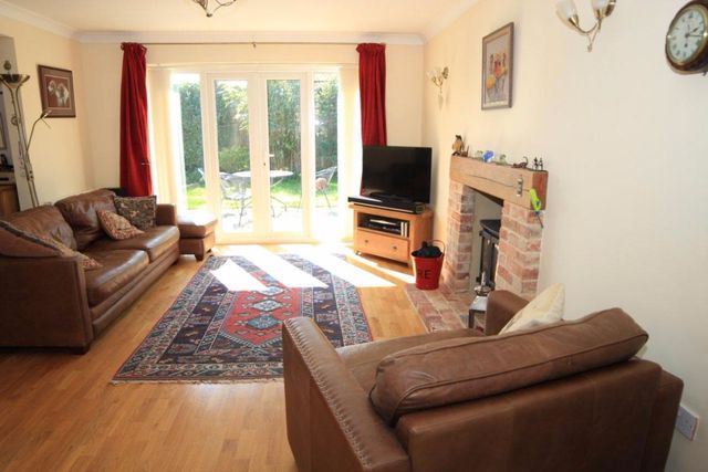  Image of 4 bedroom Detached house for sale in Lawnswood Close Dibden Purlieu Southampton SO45 at Lawnswood Close  Dibden Purlieu, Southampton, SO45 4AX