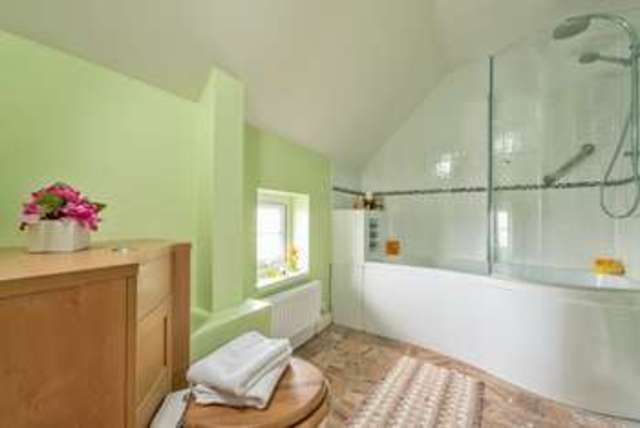  Image of 5 bedroom Detached house for sale in Claydon Claydon Lechlade GL7 at Claydon Lechlade Gloucestershire, GL7 3DS