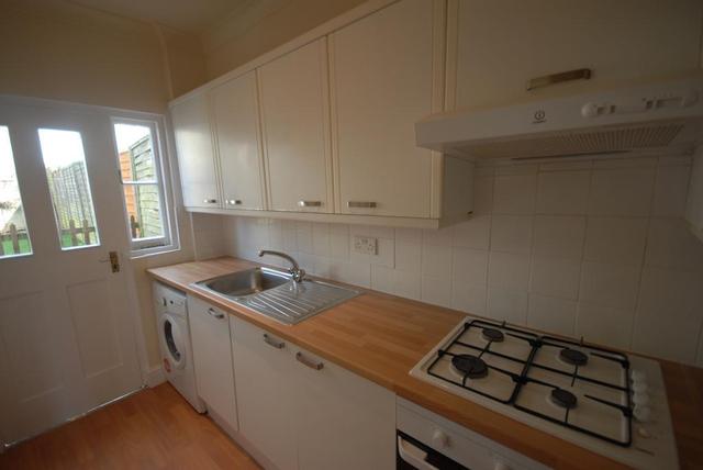  Image of 3 bedroom Terraced house to rent in Lessingham Avenue London SW17 at Tooting  London, SW17 8NQ