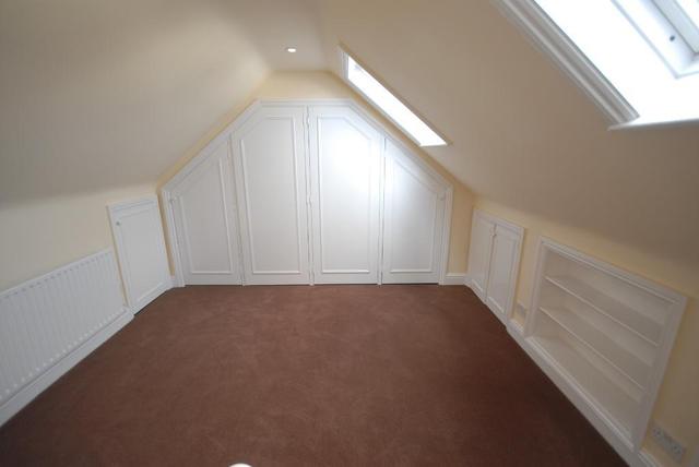  Image of 3 bedroom Terraced house to rent in Lessingham Avenue London SW17 at Tooting  London, SW17 8NQ