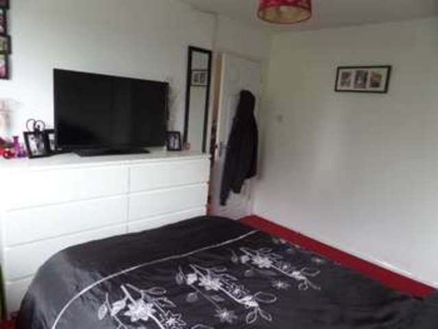 Image of 2 bedroom Maisonette for sale in Little Linford Lane Newport Pagnell MK16 at Newport Pagnell, MK16 8DL