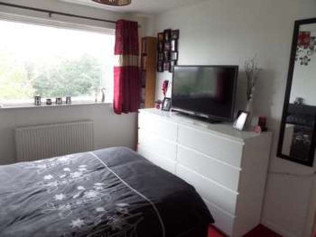 Image of 2 bedroom Maisonette for sale in Little Linford Lane Newport Pagnell MK16 at Newport Pagnell, MK16 8DL