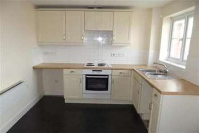  Image of 2 bedroom Flat to rent in Livingston Avenue Wythenshawe Manchester M22 at Manchester, M22 1BY