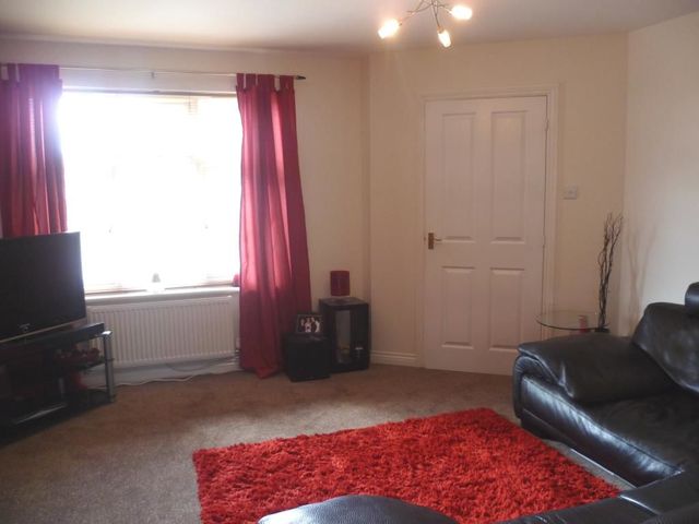  Image of 3 bedroom Terraced house to rent in Lochty Park Kinglassie Lochgelly KY5 at Kinglassie Fife Fife, KY5 0YU