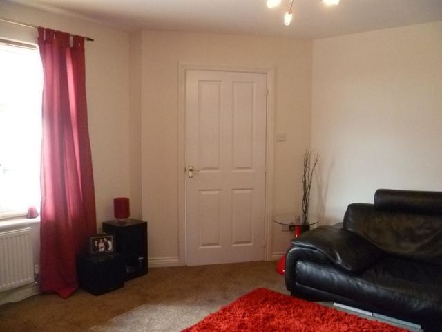  Image of 3 bedroom Terraced house to rent in Lochty Park Kinglassie Lochgelly KY5 at Kinglassie Fife Fife, KY5 0YU