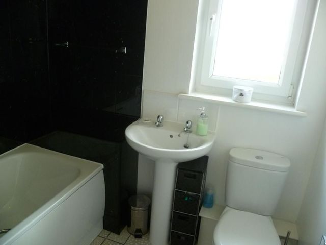  Image of 3 bedroom Terraced house to rent in Lochty Park Kinglassie Lochgelly KY5 at Kinglassie Fife Fife, KY5 0YU