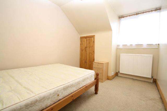  Image of 1 bedroom Property to rent in Lodge Drive London N13 at Lodge Drive London London, N13 5LB