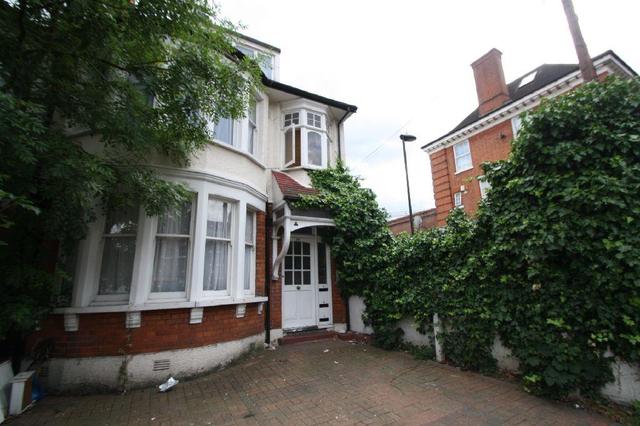  Image of 1 bedroom Property to rent in Lodge Drive London N13 at Lodge Drive London London, N13 5LB