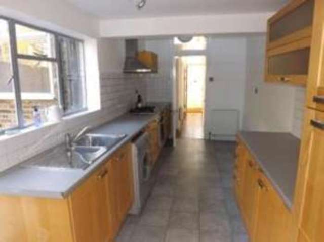  Image of 1 bedroom Flat for sale in Cleveland Park Crescent London E17 at London  Walthamstow Central, E17 7BT