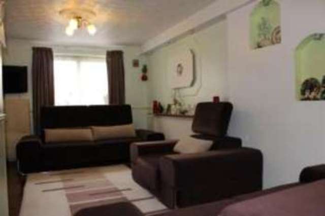  Image of 3 bedroom Terraced house for sale in Ivy Road London E16 at London  Canning Town, E16 1NJ