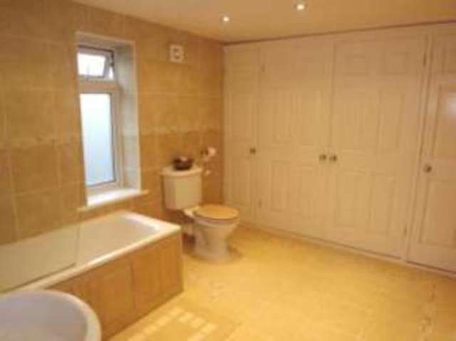  Image of 4 bedroom Bungalow for sale in London Road Newington Sittingbourne ME9 at Newington Sittingbourne Hartlip, ME9 7NR