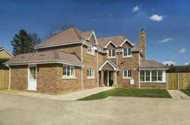  Image of 4 bedroom Detached house for sale in Long Lane Tilehurst Reading RG31 at 197b Long Lane  Reading, RG31 6YW