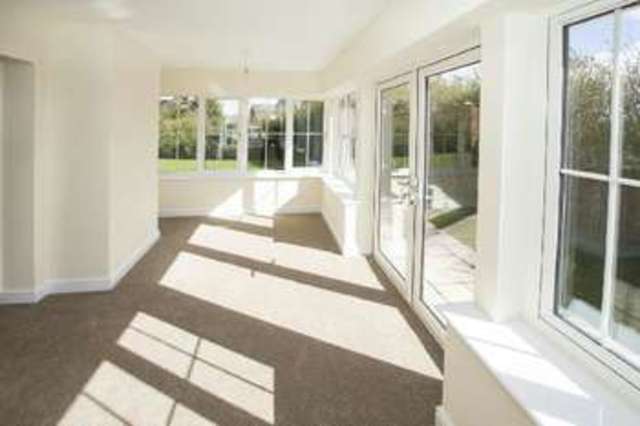  Image of 4 bedroom Detached house for sale in Long Lane Tilehurst Reading RG31 at 197b Long Lane  Reading, RG31 6YW