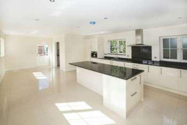  Image of 4 bedroom Detached house for sale in Long Lane Tilehurst Reading RG31 at 197b Long Lane  Reading, RG31 6YW