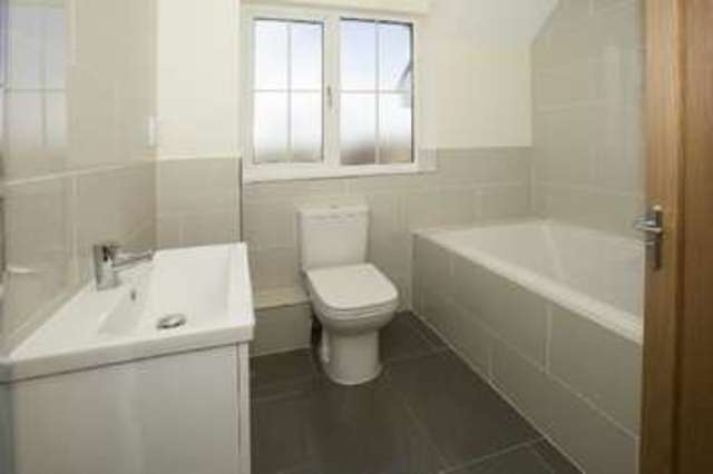  Image of 4 bedroom Detached house for sale in Long Lane Tilehurst Reading RG31 at 197b Long Lane  Reading, RG31 6YW