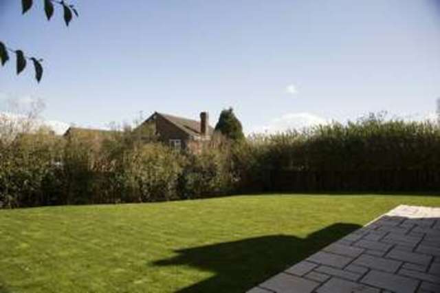  Image of 4 bedroom Detached house for sale in Long Lane Tilehurst Reading RG31 at 197b Long Lane  Reading, RG31 6YW