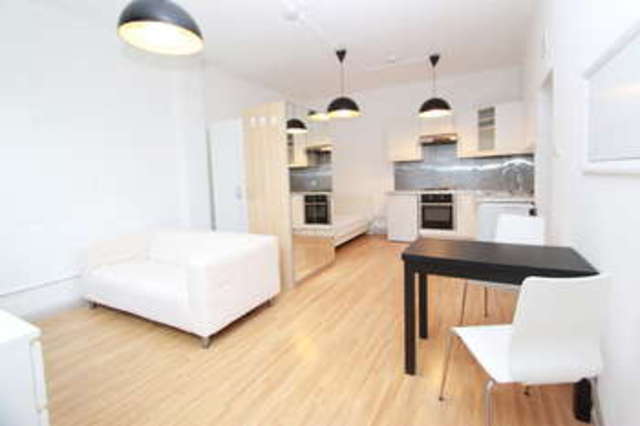  Image of Flat to rent in Long Street London E2 at London Haggerston, E2 8HN