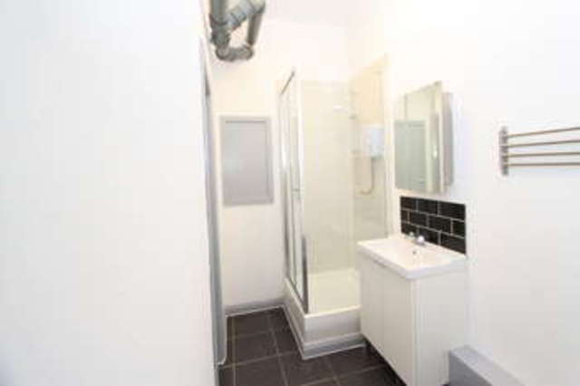  Image of Flat to rent in Long Street London E2 at London Haggerston, E2 8HN