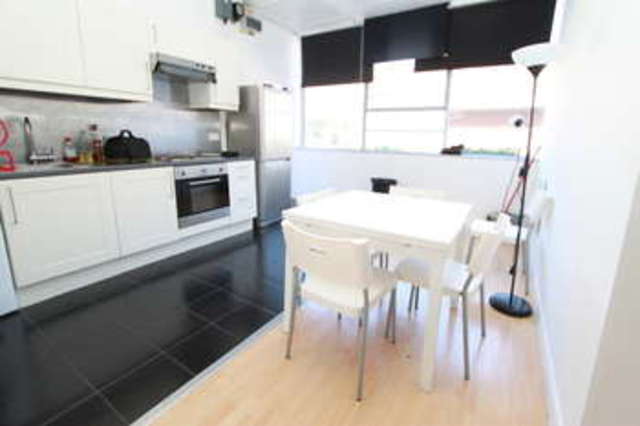  Image of 3 bedroom Flat to rent in Long Street London E2 at London Haggerston, E2 8HN