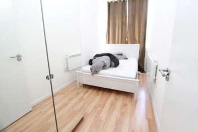  Image of 3 bedroom Flat to rent in Long Street London E2 at London Haggerston, E2 8HN
