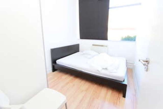  Image of 3 bedroom Flat to rent in Long Street London E2 at London Haggerston, E2 8HN