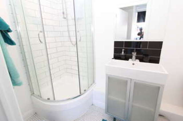  Image of 3 bedroom Flat to rent in Long Street London E2 at London Haggerston, E2 8HN