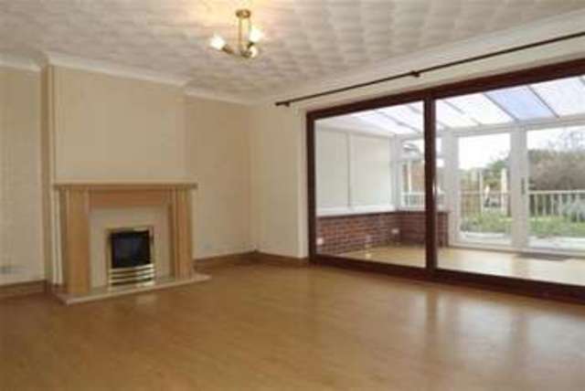  Image of 3 bedroom Semi-Detached house to rent in Long Street Burton-on-Trent DE15 at Burton-on-Trent, DE15 9LZ