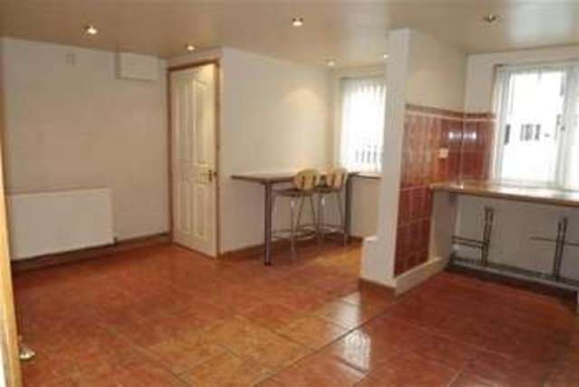  Image of 3 bedroom Semi-Detached house to rent in Long Street Burton-on-Trent DE15 at Burton-on-Trent, DE15 9LZ