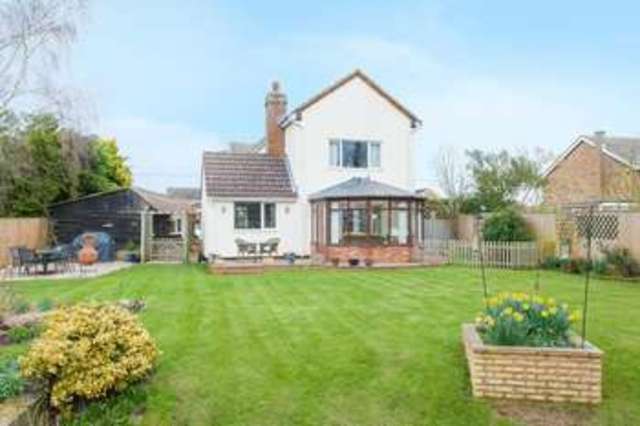  Image of 4 bedroom Detached house for sale in Thame Road Longwick Princes Risborough HP27 at Thame Road Longwick Princes Risborough, HP27 9SW
