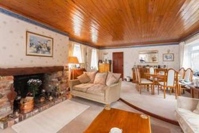  Image of 4 bedroom Detached house for sale in Thame Road Longwick Princes Risborough HP27 at Thame Road Longwick Princes Risborough, HP27 9SW