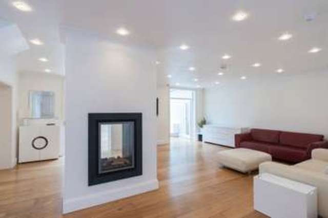  Image of 4 bedroom Property to rent in Lower Grove Road Richmond TW10 at Lower Grove Road  Richmond, TW10 6HP