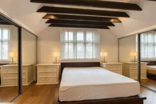  Image of 4 bedroom Property to rent in Lower Grove Road Richmond TW10 at Lower Grove Road  Richmond, TW10 6HP