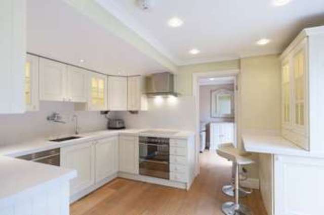  Image of 4 bedroom Property to rent in Lower Grove Road Richmond TW10 at Lower Grove Road  Richmond, TW10 6HP