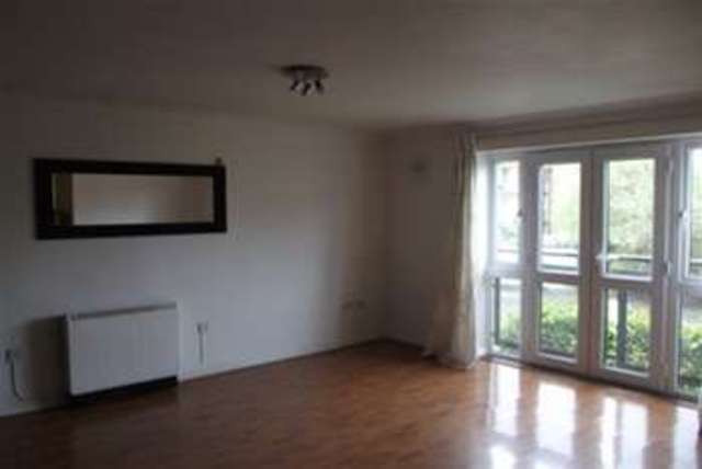  Image of 2 bedroom Flat to rent in Luton Road London E13 at London, E13 8HD