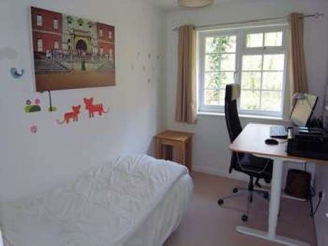  Image of 3 bedroom Detached house for sale in Lyons Drive Guildford GU2 at Lyons Drive  Guildford, GU2 9YP